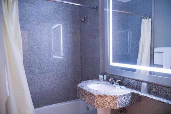 Cabana Hotel Yankee Stadium image 13